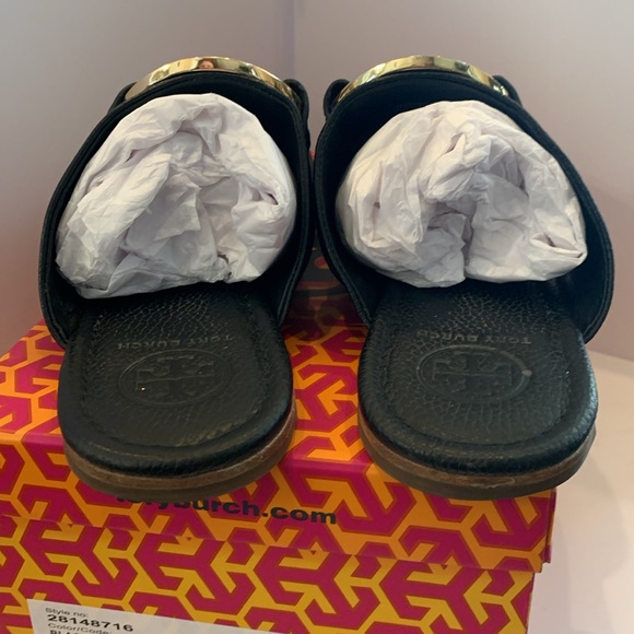 Tory Burch Amanda Flat Thong in Tumbled Black Leather - Picture 4 of 10